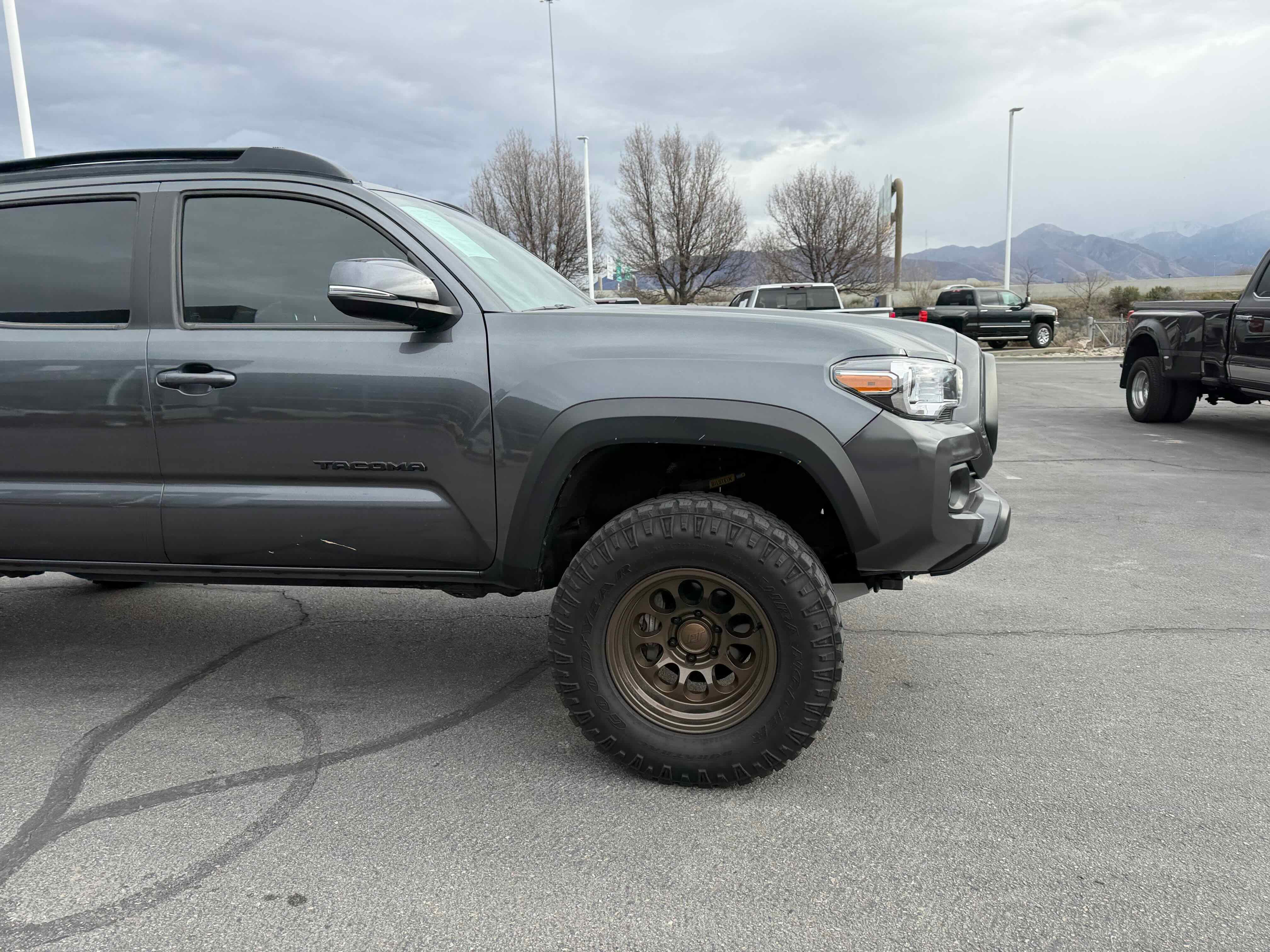 Used 2022 Toyota Tacoma TRD Off-Road image 7