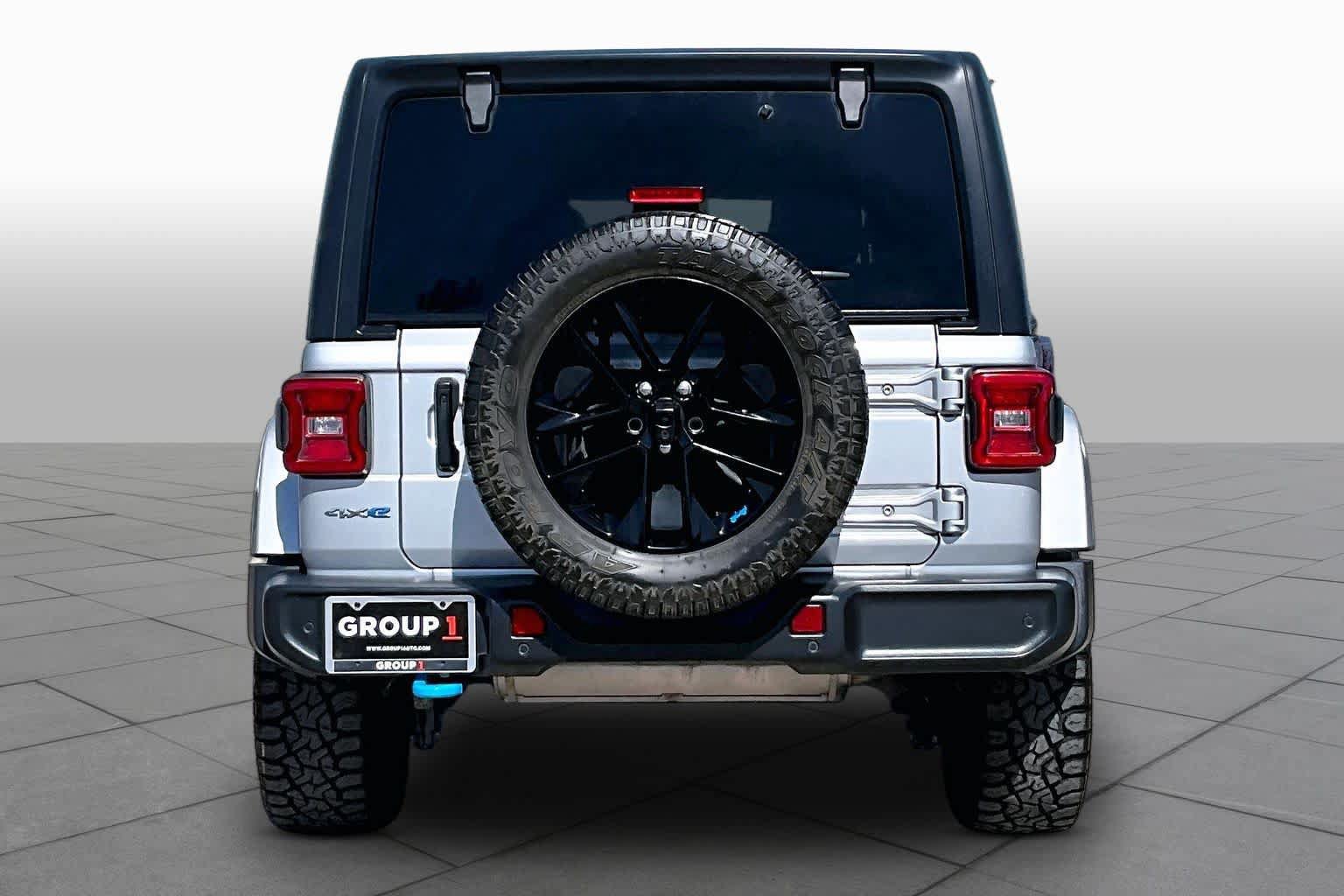 Used 2023 Jeep Wrangler Unlimited Sahara w/ Safety Group AWD/4WD image 5