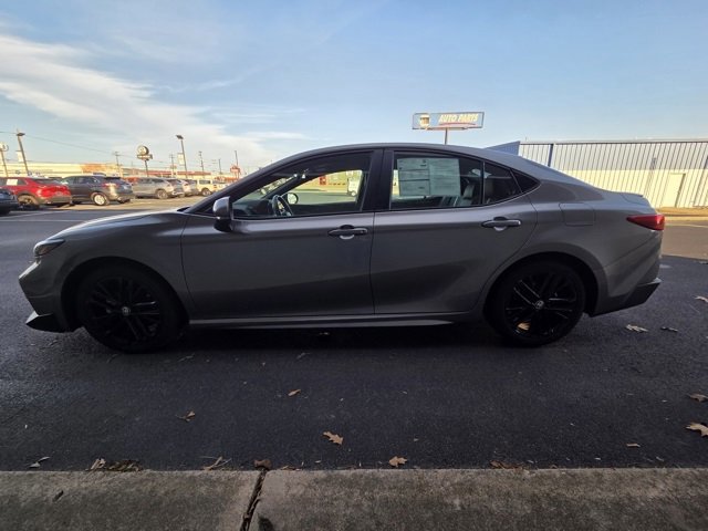 Used 2025 Toyota Camry SE image 2