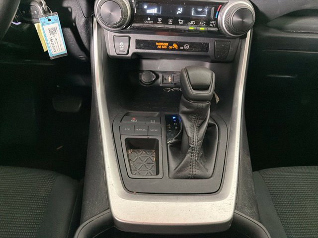 Used 2019 Toyota RAV4 LE FWD image 28