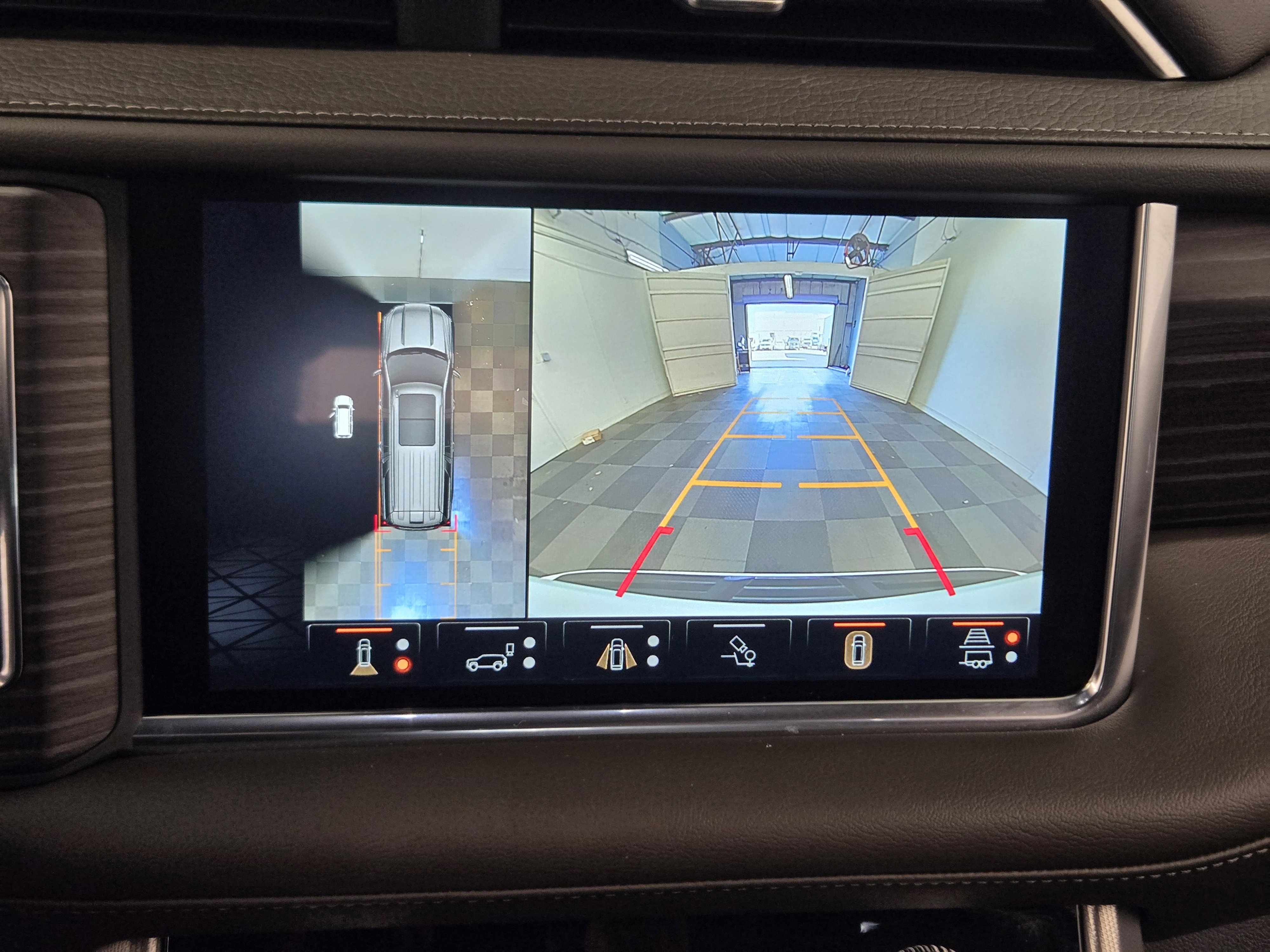 Used 2023 GMC Yukon XL Denali w/ Advanced Technology Package image 17