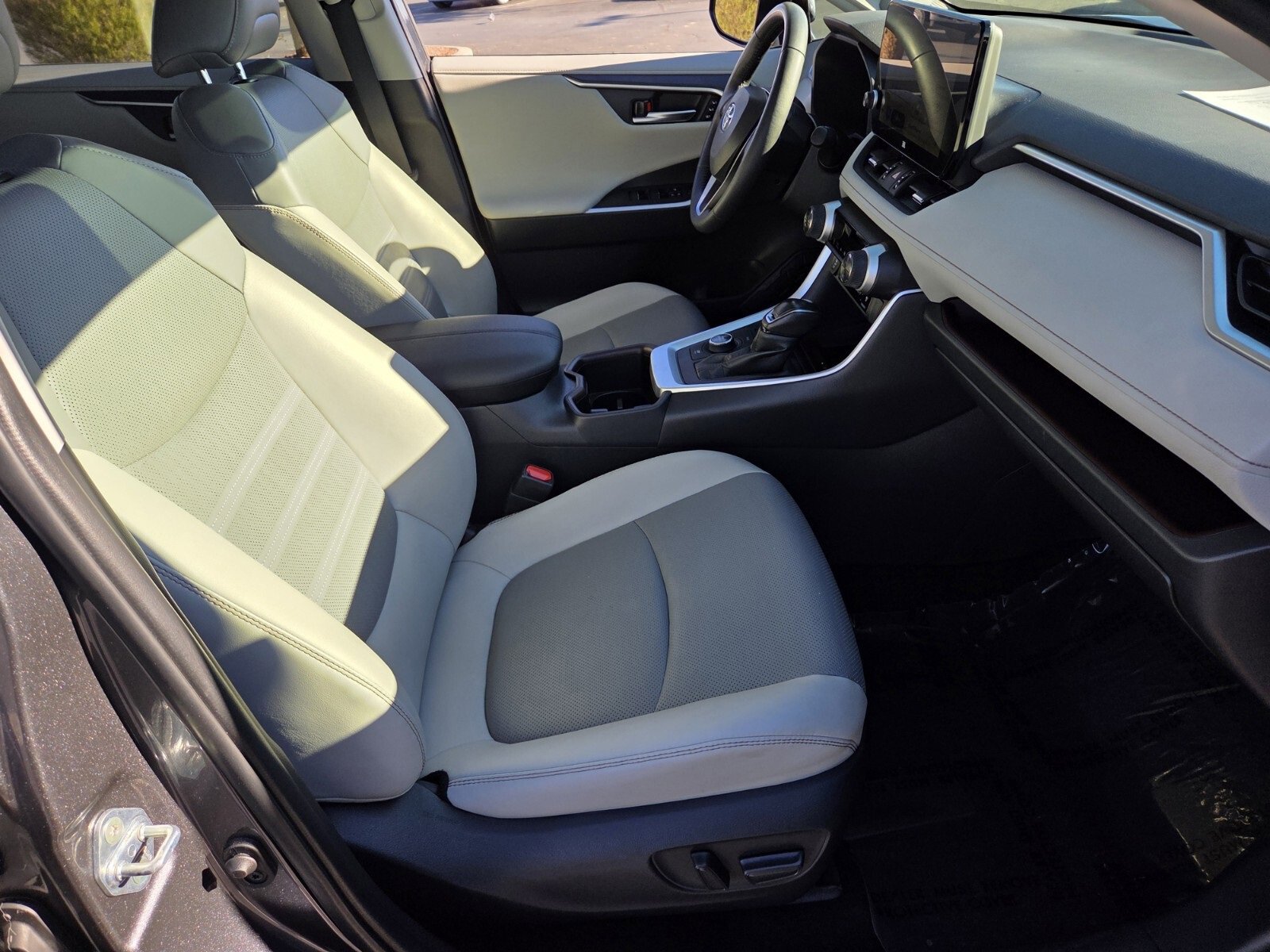 Used 2024 Toyota RAV4 Limited image 16