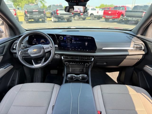 Used 2025 Chevrolet Traverse LT AWD/4WD image 2