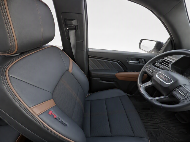 Used 2024 GMC Canyon AT4 w/ Canyon Safety Plus Package AWD/4WD image 14