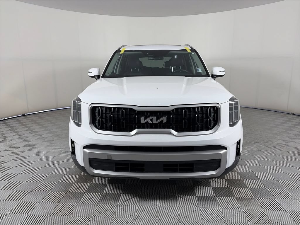 Used 2023 Kia Telluride EX w/ EX Captain's Chair Package AWD/4WD image 2
