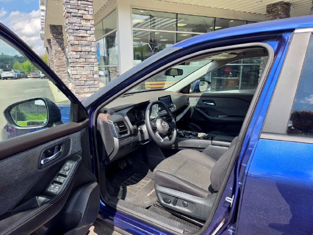 Used 2023 Nissan Rogue SV AWD/4WD image 5