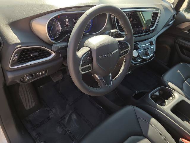 Used 2025 Chrysler Pacifica Select FWD image 22