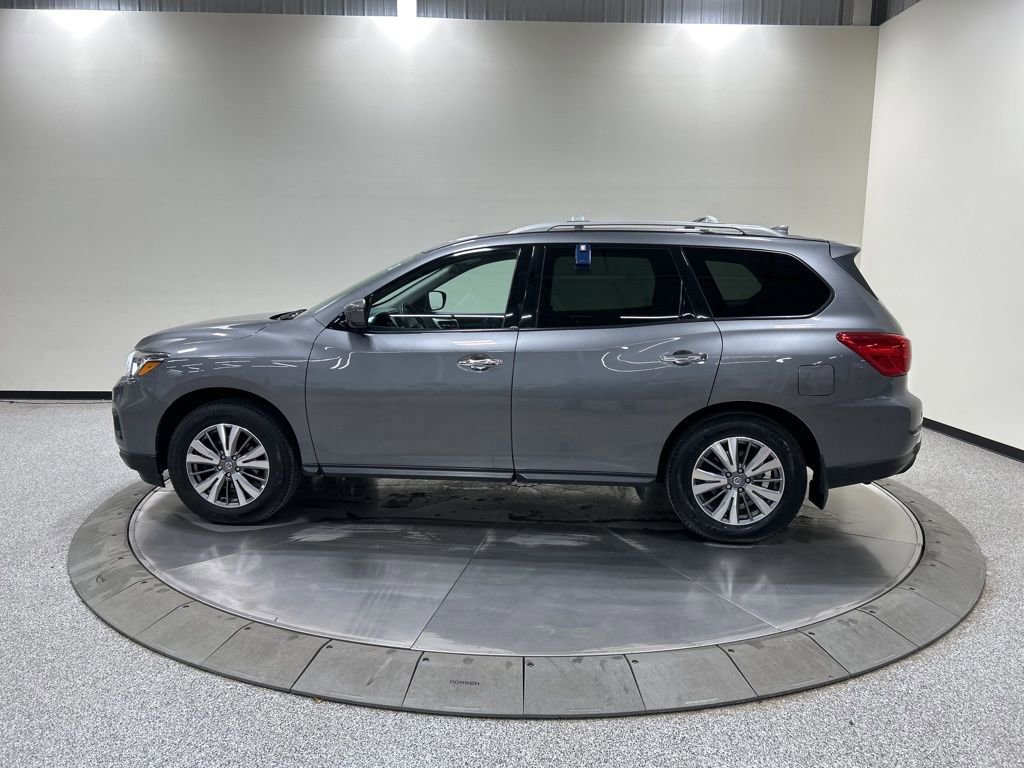 Used 2020 Nissan Pathfinder S image 2