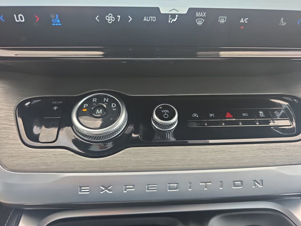 Certified 2025 Ford Expedition Platinum w/ Driver's Package AWD/4WD image 38