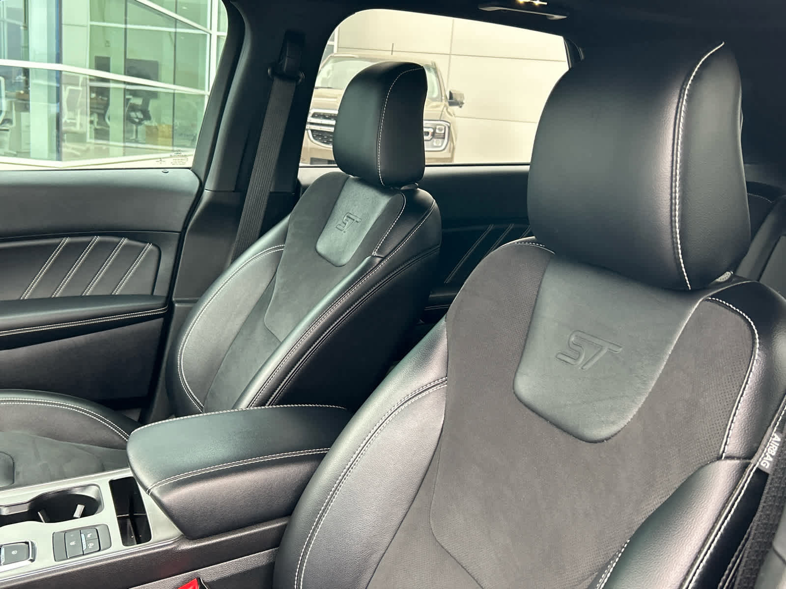 Certified 2022 Ford Edge ST w/ Equipment Group 401A image 30