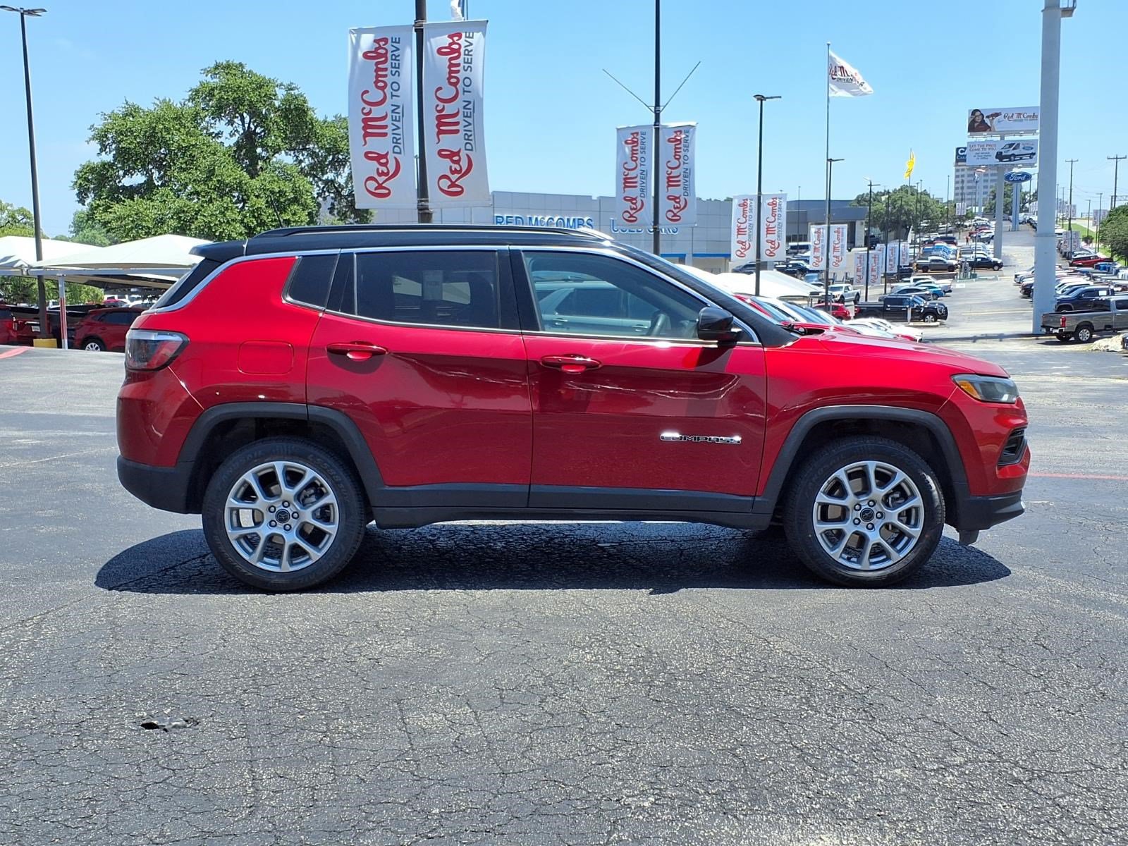 Used 2025 Jeep Compass Limited AWD/4WD image 5