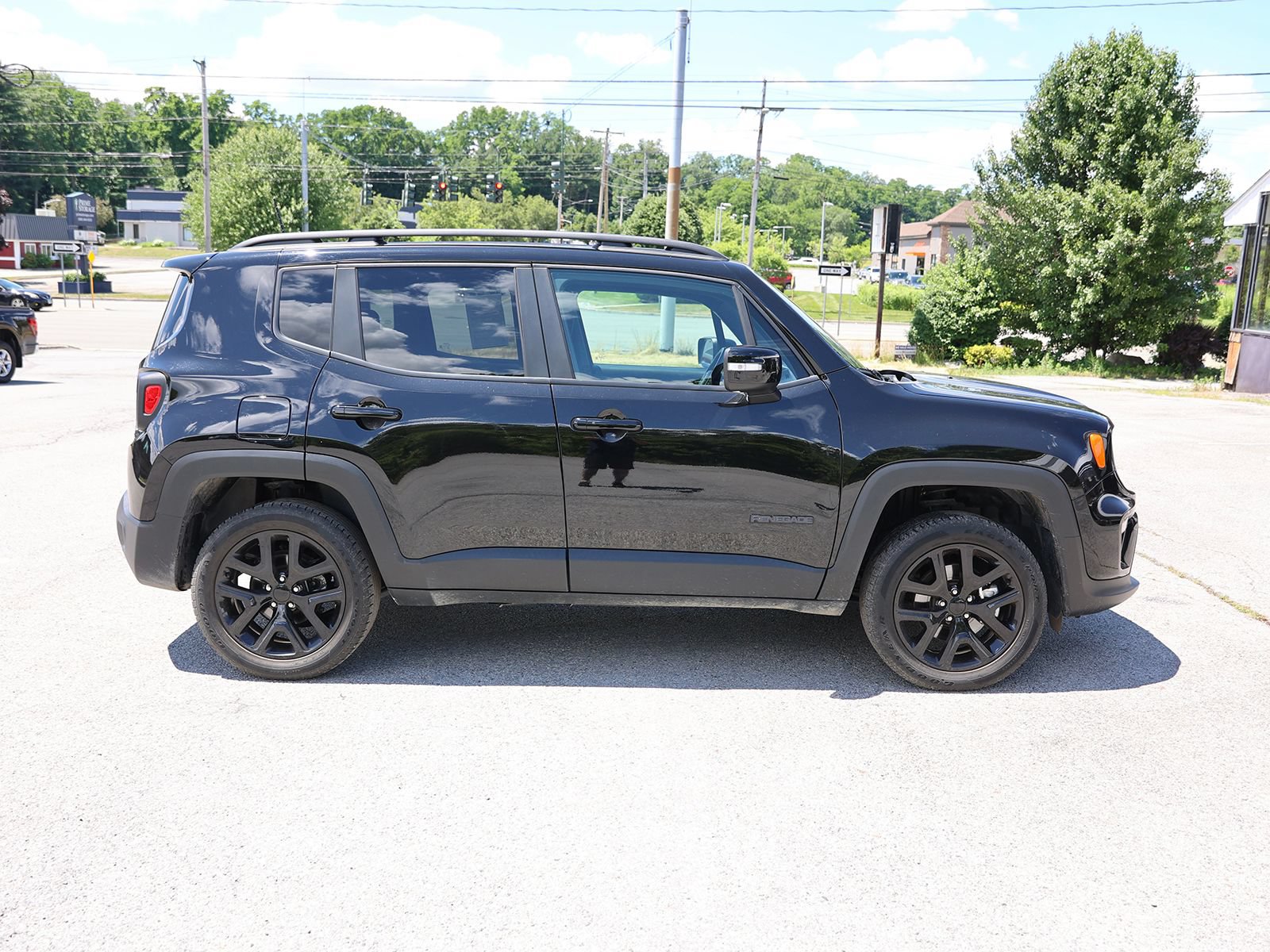 Used 2022 Jeep Renegade Altitude w/ Convenience Group AWD/4WD image 8