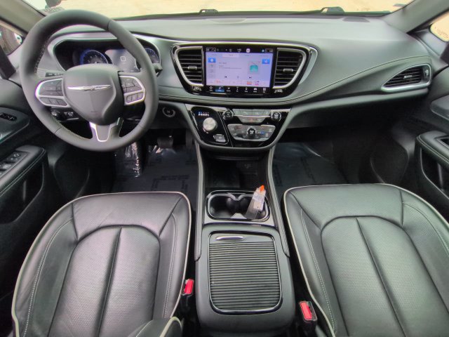 Used 2026 Chrysler Pacifica Limited FWD image 18