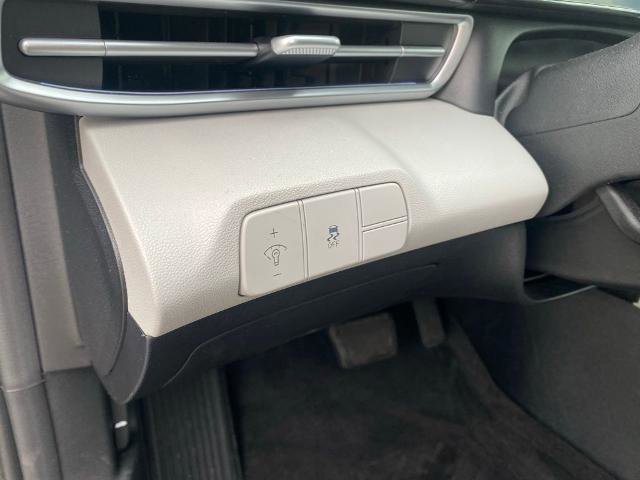 Used 2025 Hyundai Elantra Limited w/ Cargo Package image 16