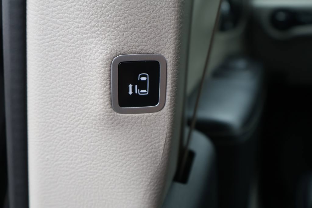 Used 2024 Chrysler Pacifica Touring-L FWD image 25
