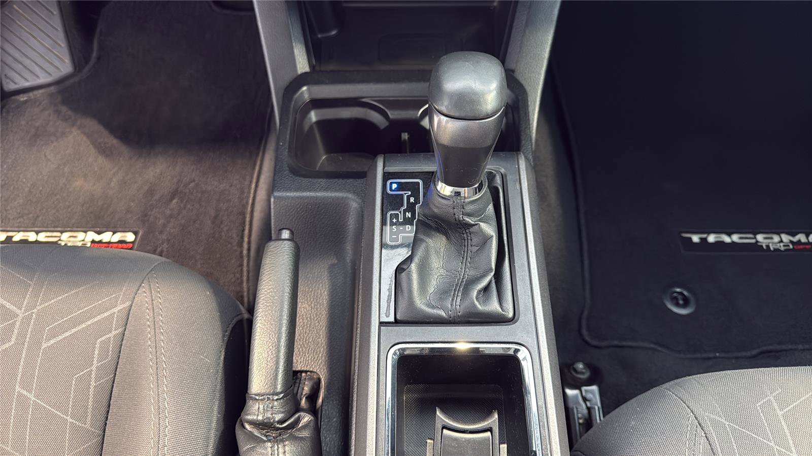 Used 2018 Toyota Tacoma TRD Off-Road w/ Technology Package AWD/4WD image 25