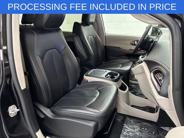 Used 2023 Chrysler Pacifica Touring-L FWD image 15