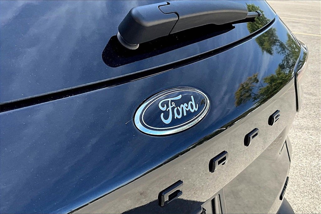 Certified 2022 Ford Escape SEL w/ SEL Stealth AWD Package image 31