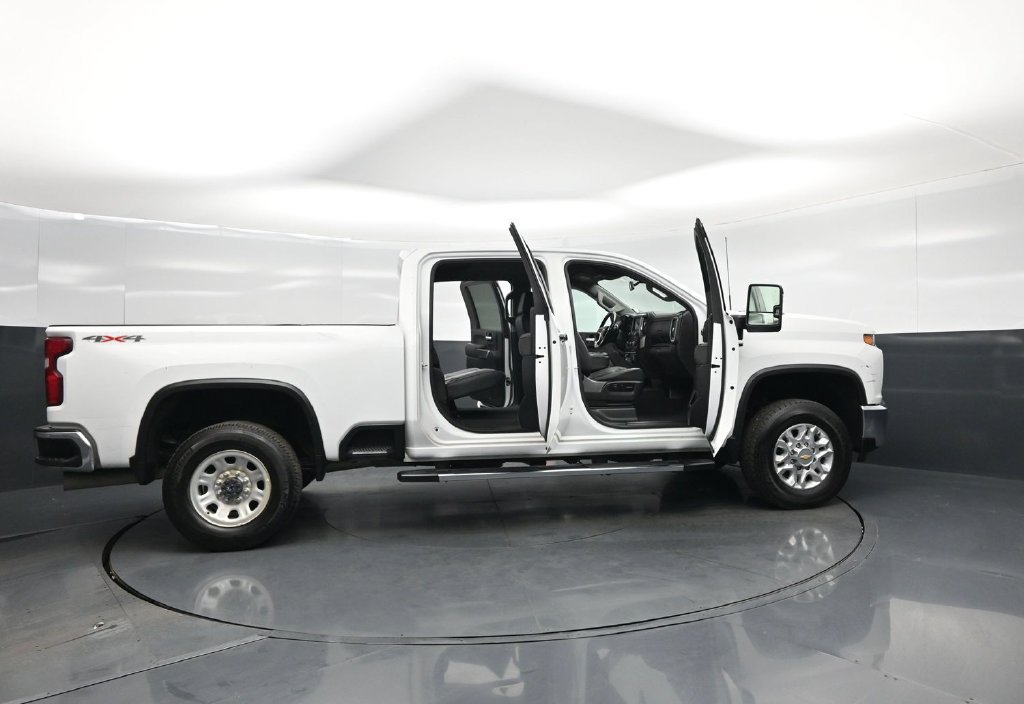 Used 2022 Chevrolet Silverado 2500 LTZ w/ Safety Package AWD/4WD image 5