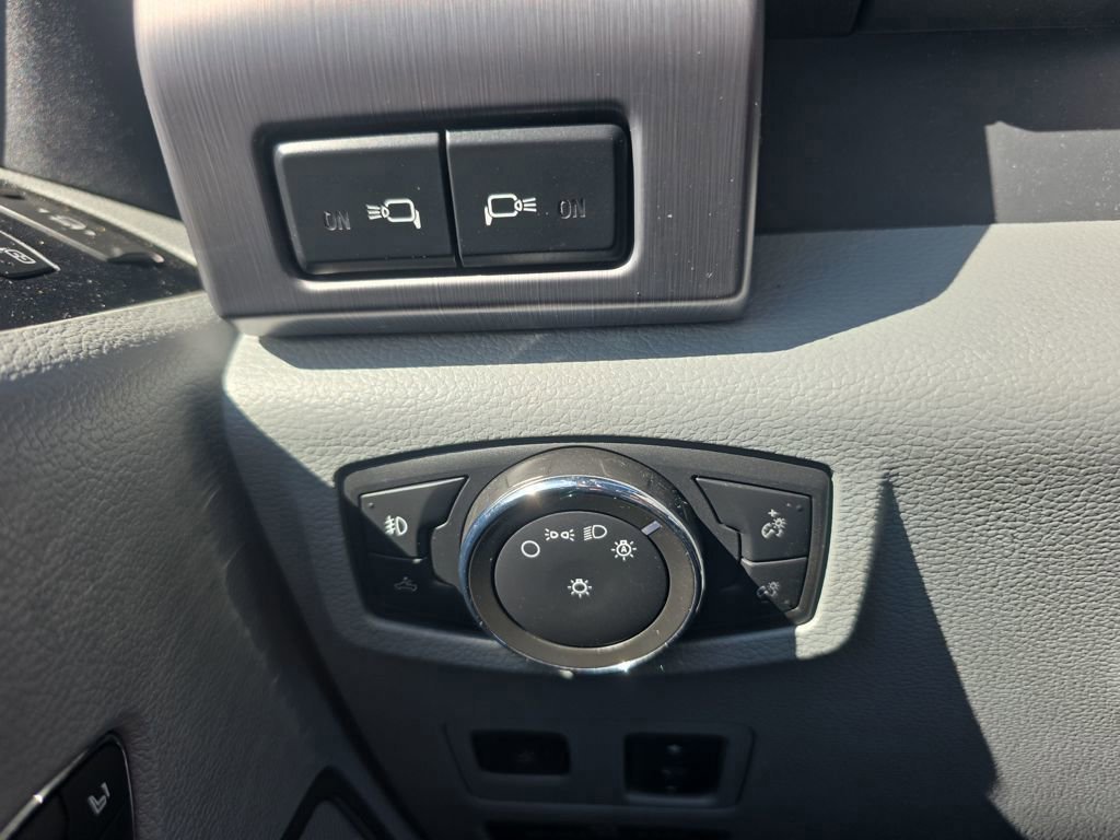 Certified 2022 Ford F450 Limited w/ FX4 Off-Road Package image 41