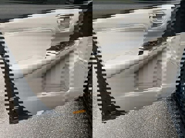 Used 2017 Toyota Camry XLE image 16