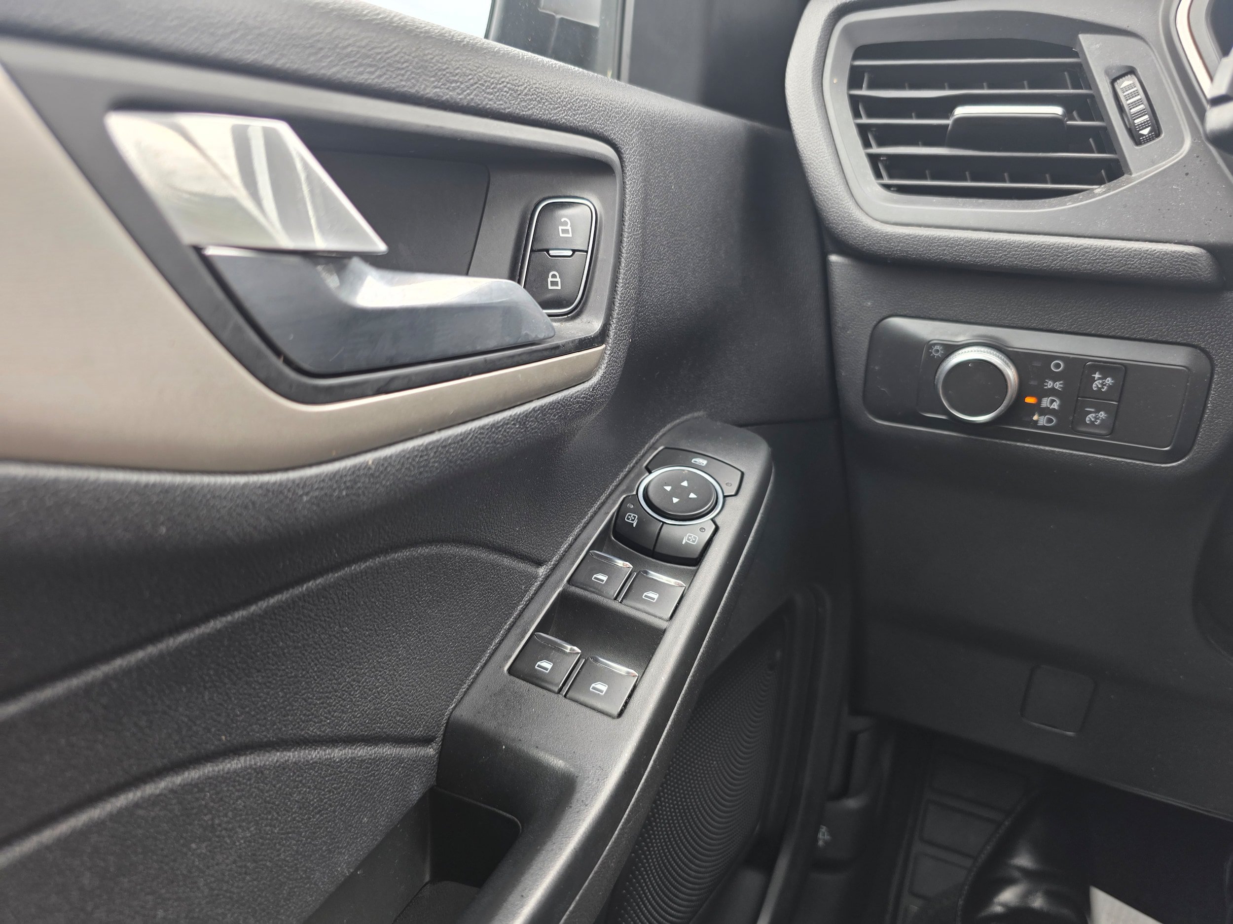 Certified 2021 Ford Escape SE AWD/4WD image 18