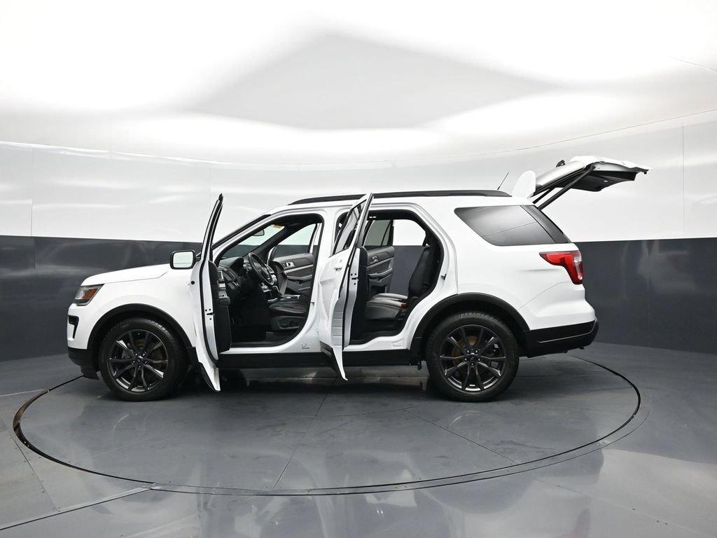 Certified 2019 Ford Explorer XLT w/ Equipment Group 202A FWD image 30