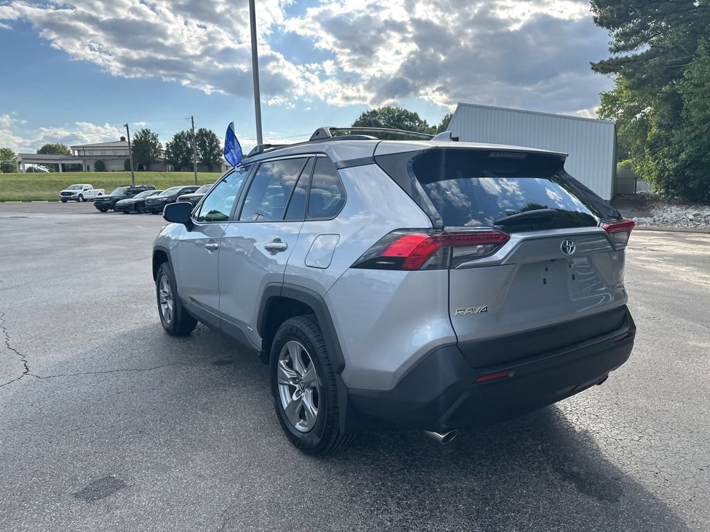 Used 2024 Toyota RAV4 XLE AWD/4WD image 5