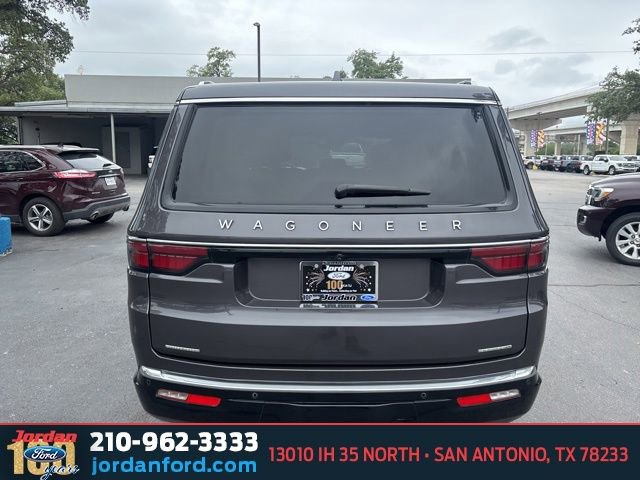 Used 2022 Jeep Wagoneer Series III AWD/4WD image 6