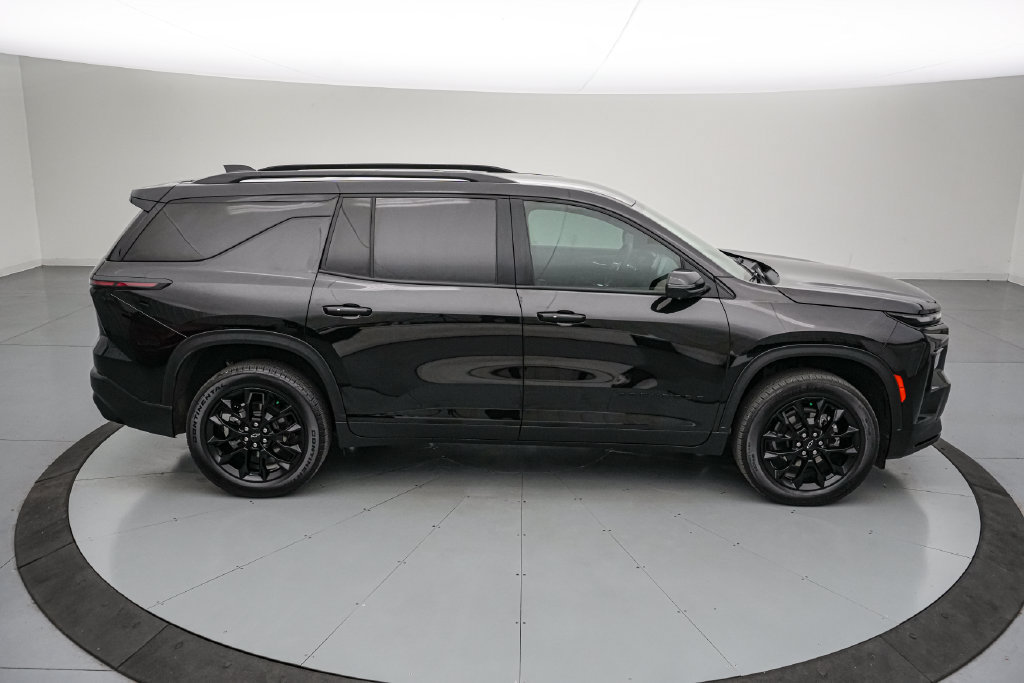 Used 2026 Chevrolet Traverse LT w/ Midnight/Sport Edition AWD/4WD image 3