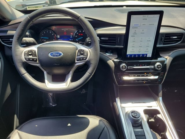 Certified 2023 Ford Explorer Limited w/ Limited Technology Package RWD image 4