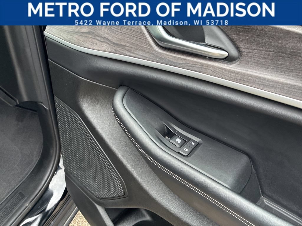 Used 2023 Jeep Grand Cherokee Limited AWD/4WD image 43