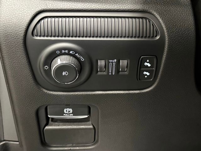 Used 2022 Jeep Wagoneer Series III w/ Premium Group I AWD/4WD image 17