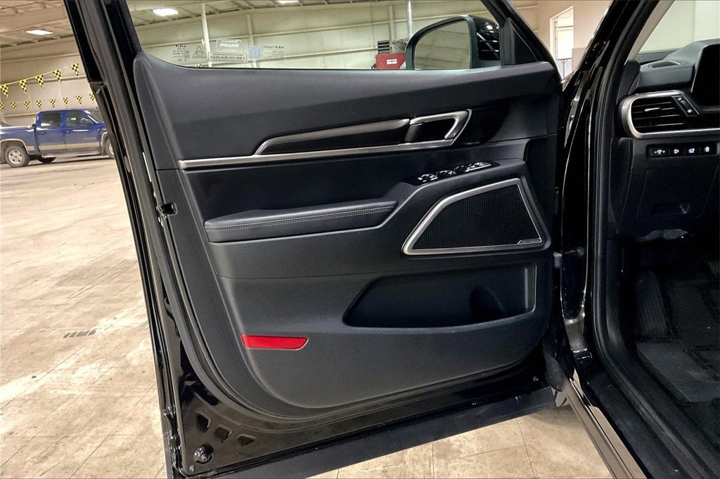 Used 2025 Kia Telluride S image 22