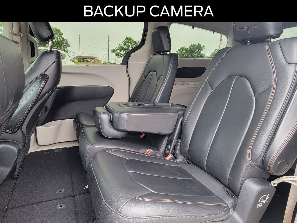 Used 2017 Chrysler Pacifica Touring-L FWD image 11