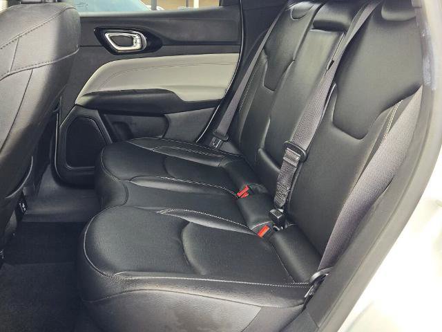 Used 2025 Jeep Compass Limited image 17