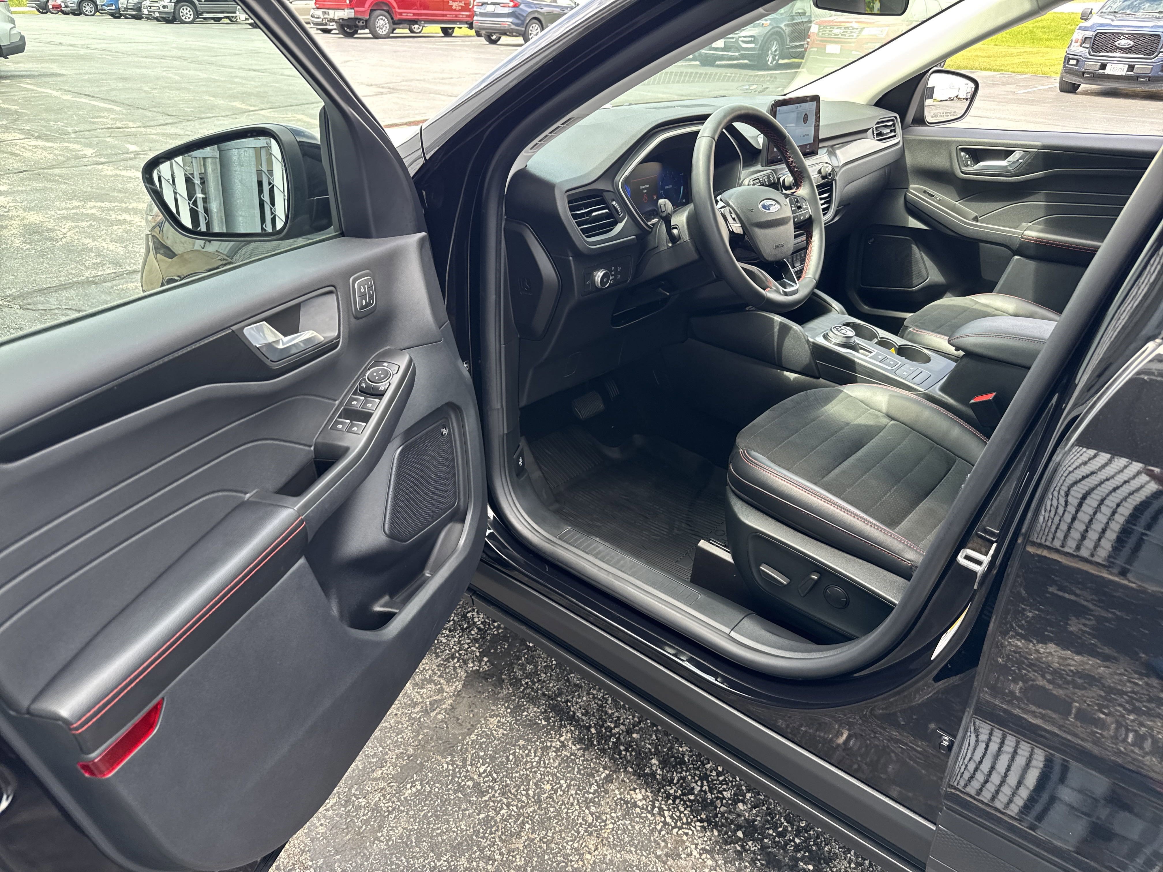 Certified 2022 Ford Escape SEL w/ SEL Stealth AWD Package image 14