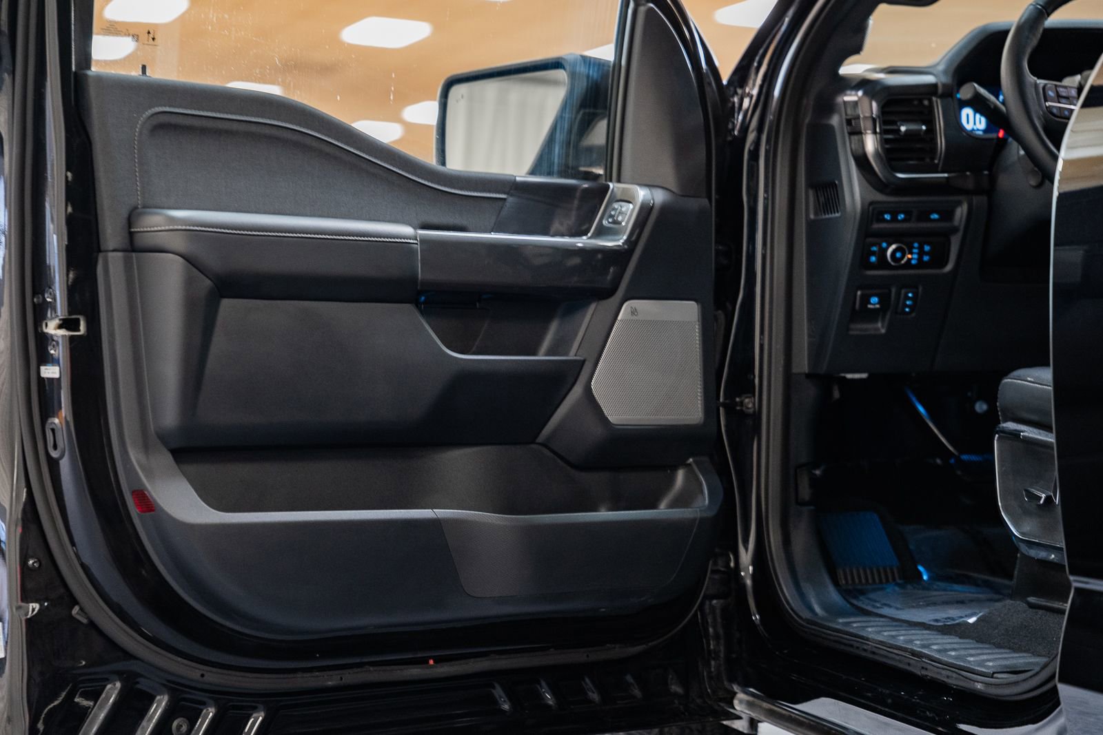 Certified 2023 Ford F150 Lariat w/ Equipment Group 502A High image 45