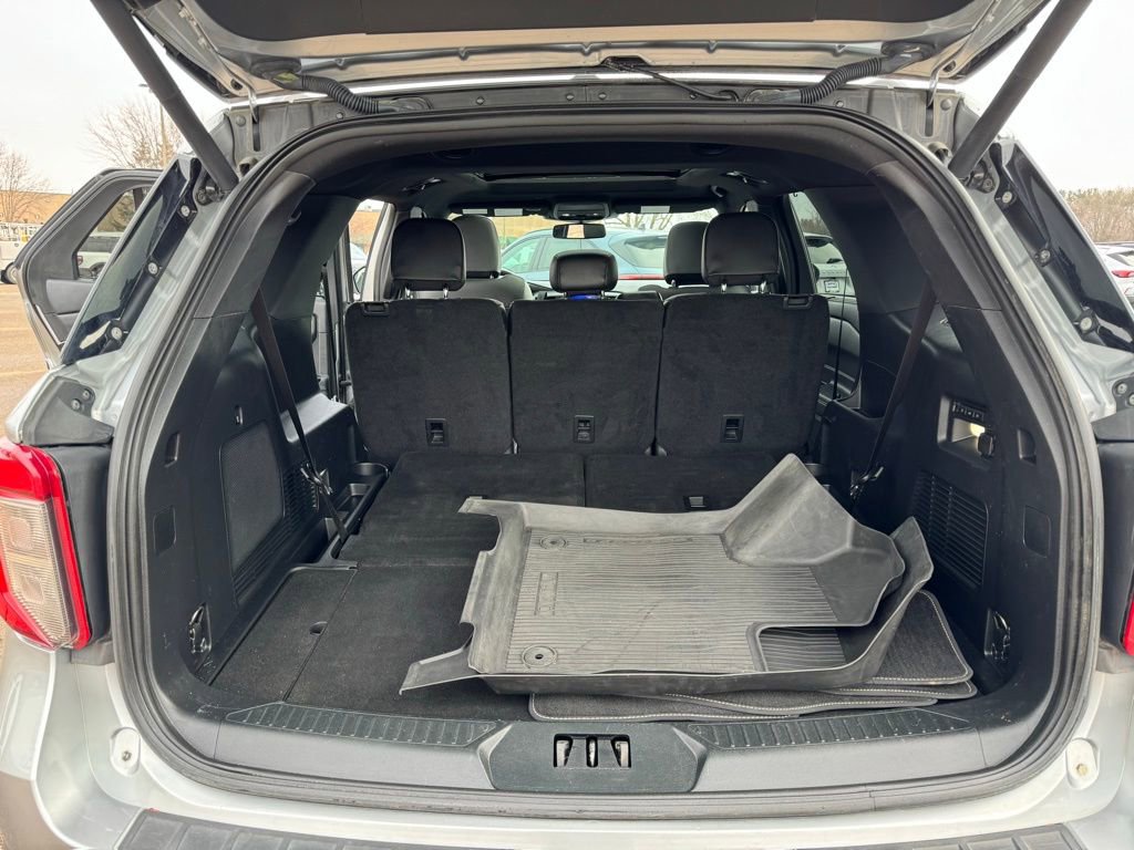 Certified 2022 Ford Explorer ST w/ ST Street Pack image 6