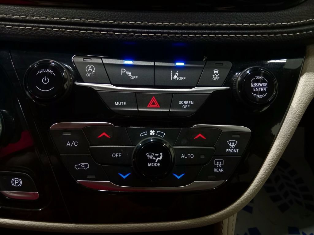 Used 2023 Chrysler Pacifica Limited image 27