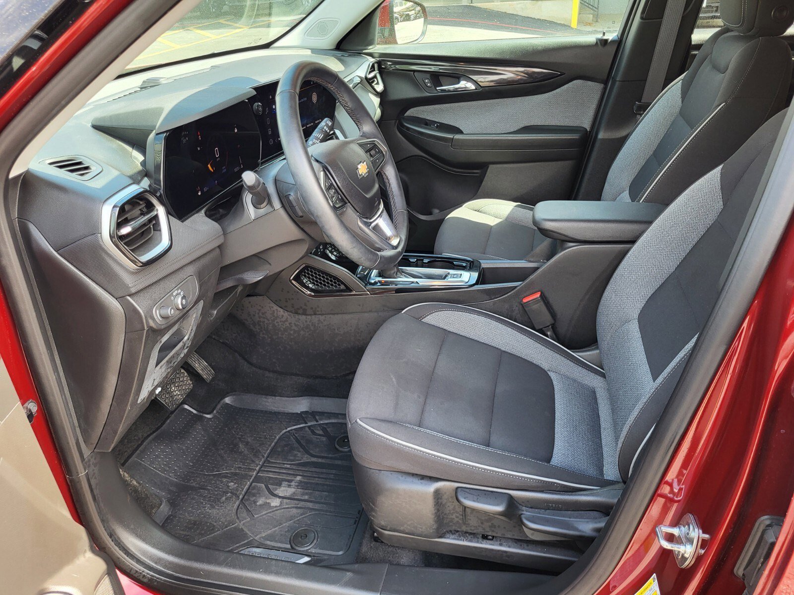 Used 2025 Chevrolet TrailBlazer LT w/ LT Cold Weather Package image 19