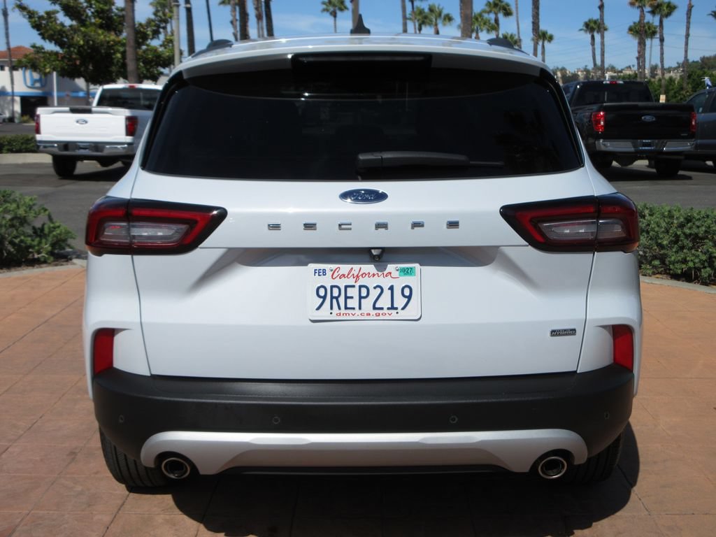 Certified 2025 Ford Escape SE FWD image 3