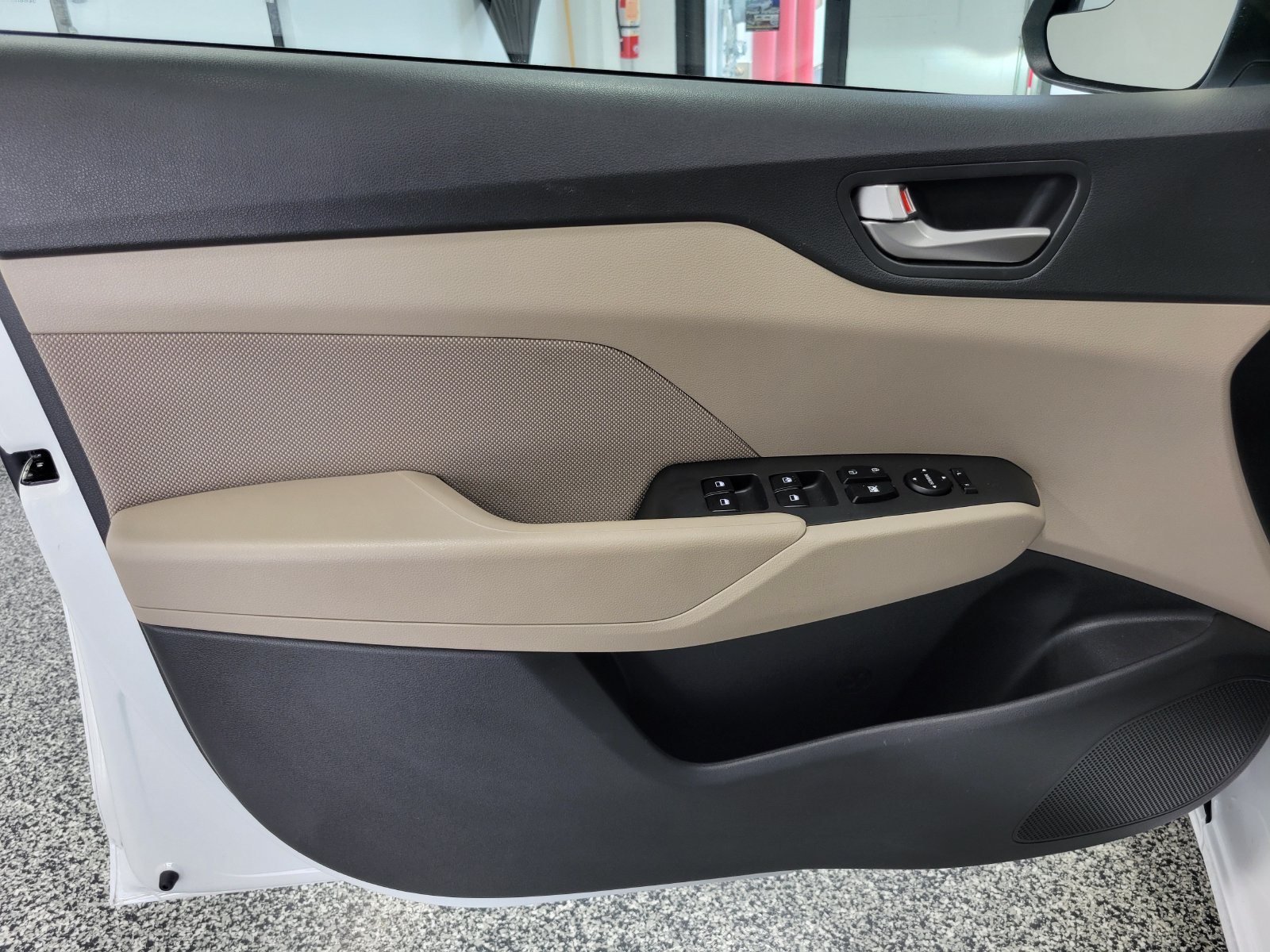 Used 2022 Hyundai Accent Limited FWD image 6