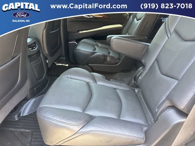 Used 2020 Cadillac Escalade Premium Luxury AWD/4WD image 18