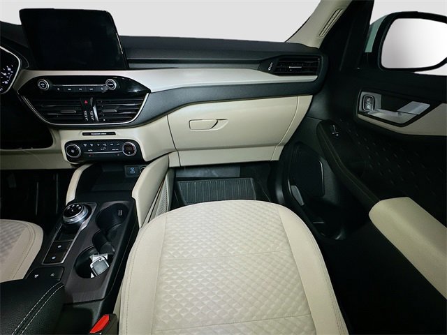 Certified 2020 Ford Escape SE image 32