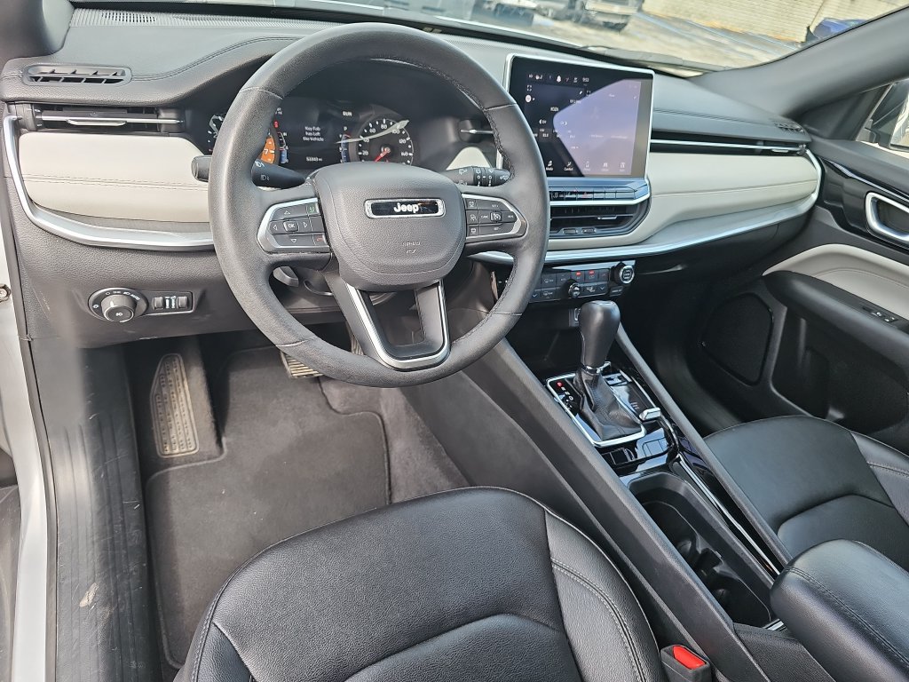 Used 2025 Jeep Compass Limited AWD/4WD image 16