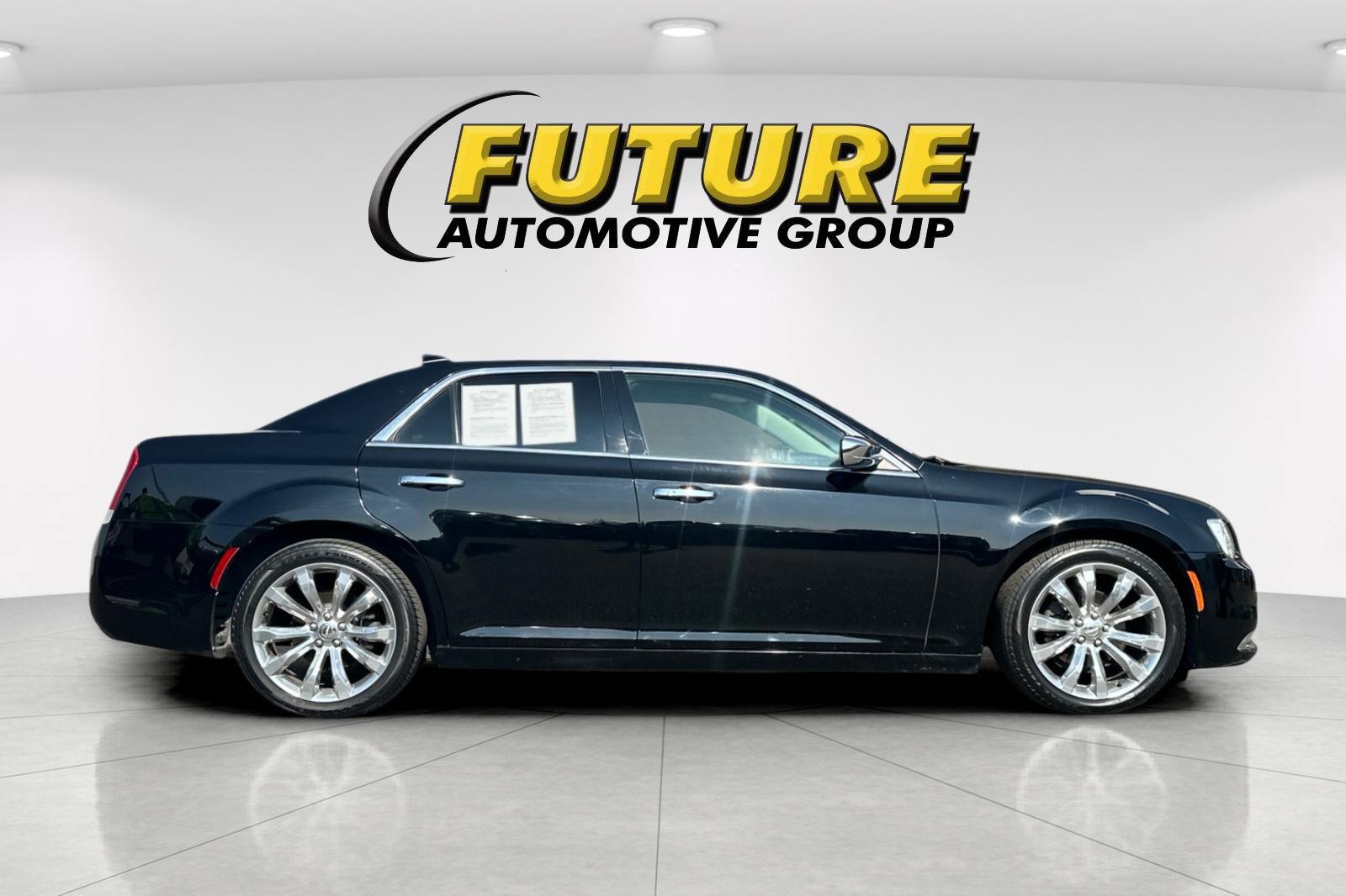 Used 2019 Chrysler 300 Limited image 6
