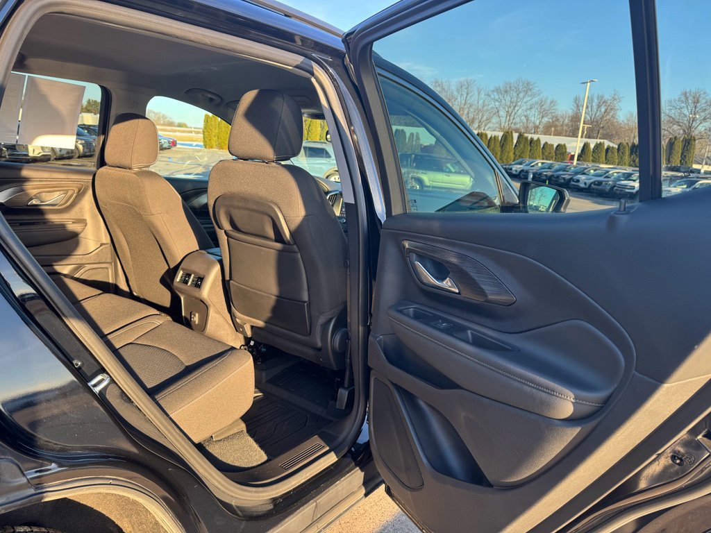Used 2023 GMC Terrain SLE w/ Driver Convenience Package image 19