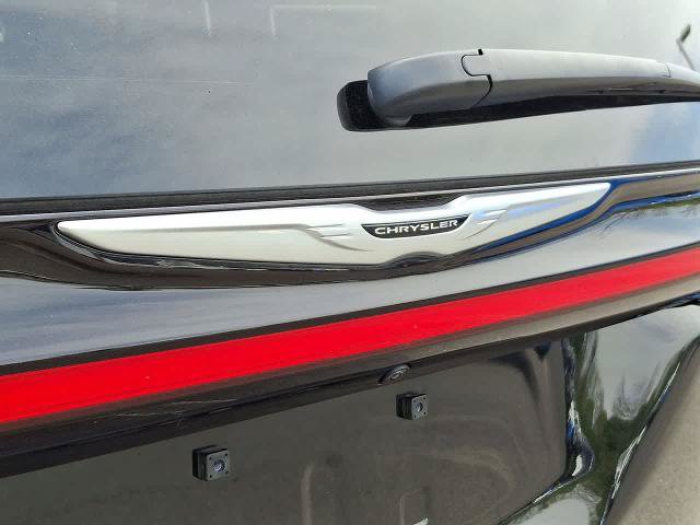 Used 2025 Chrysler Pacifica Select FWD image 28