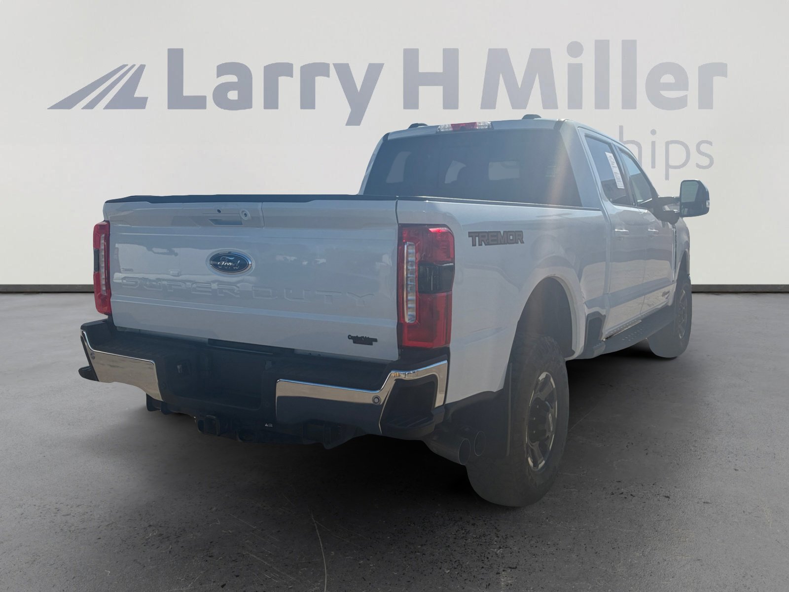 Certified 2023 Ford F250 Lariat w/ Tremor Off-Road Package image 6